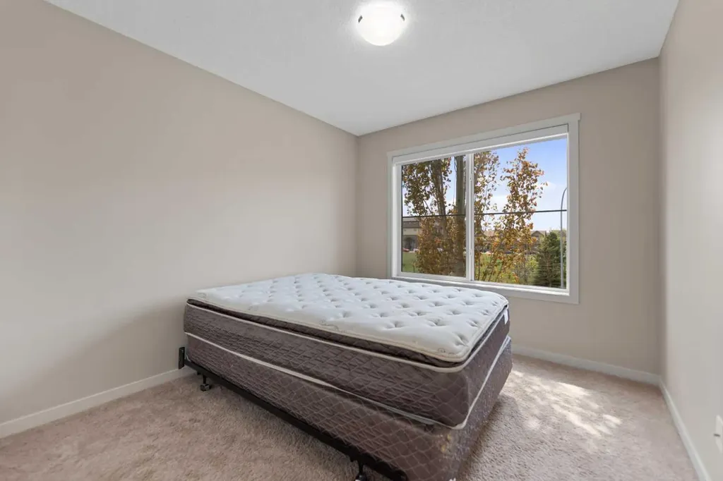 81 Copperpond Landing SE Calgary AB T2Z 1G6