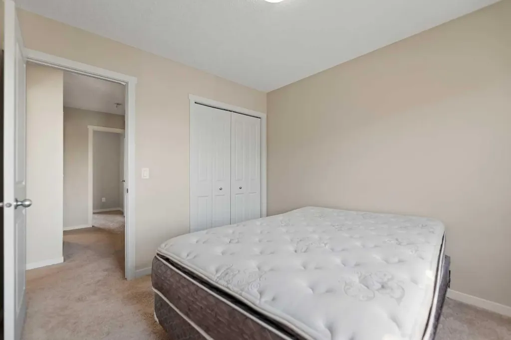 81 Copperpond Landing SE Calgary AB T2Z 1G6