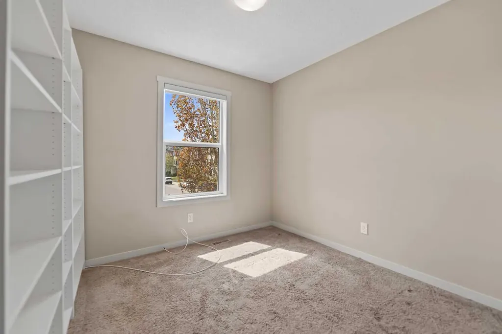 81 Copperpond Landing SE Calgary AB T2Z 1G6