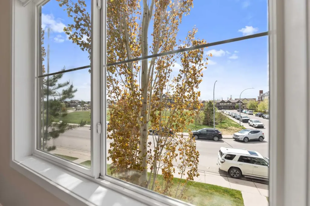 81 Copperpond Landing SE Calgary AB T2Z 1G6