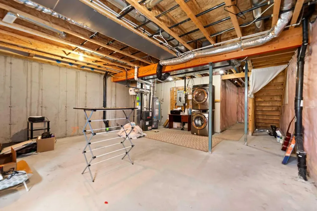 81 Copperpond Landing SE Calgary AB T2Z 1G6