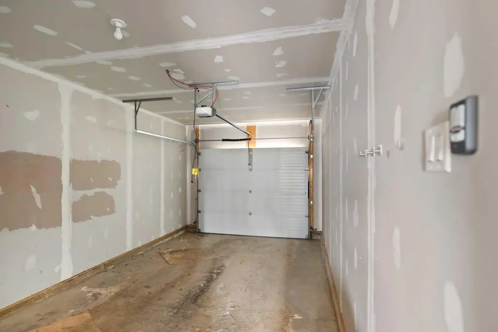 81 Copperpond Landing SE Calgary AB T2Z 1G6