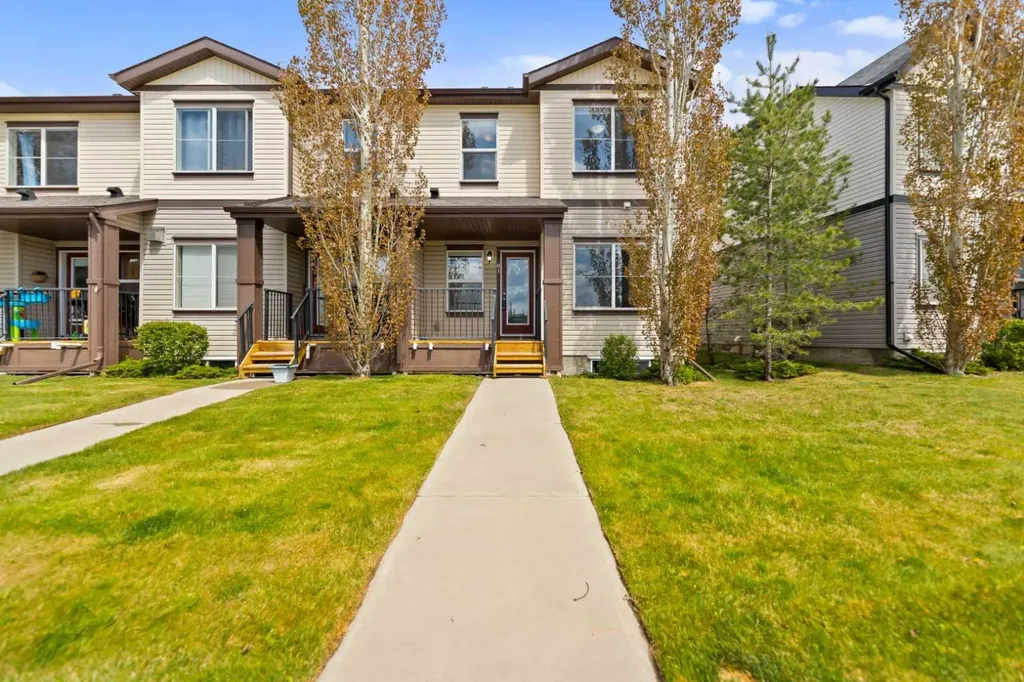 81 Copperpond Landing SE Calgary AB T2Z 1G6