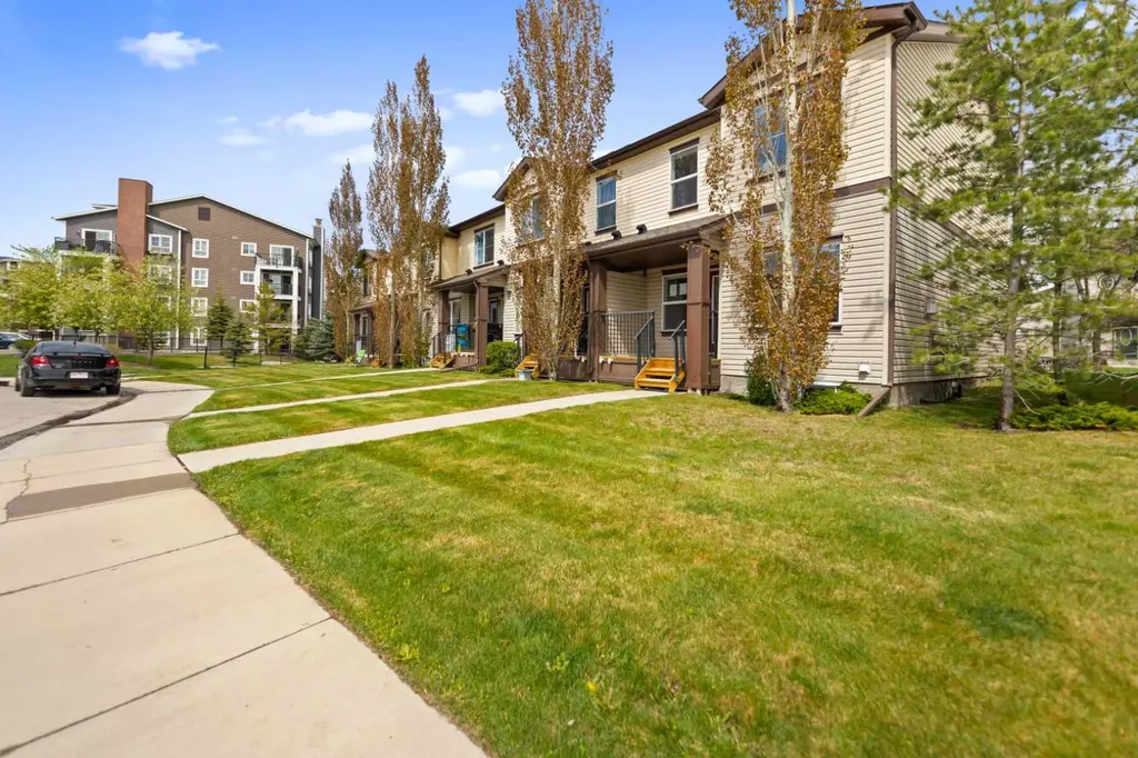 81 Copperpond Landing SE Calgary AB T2Z 1G6