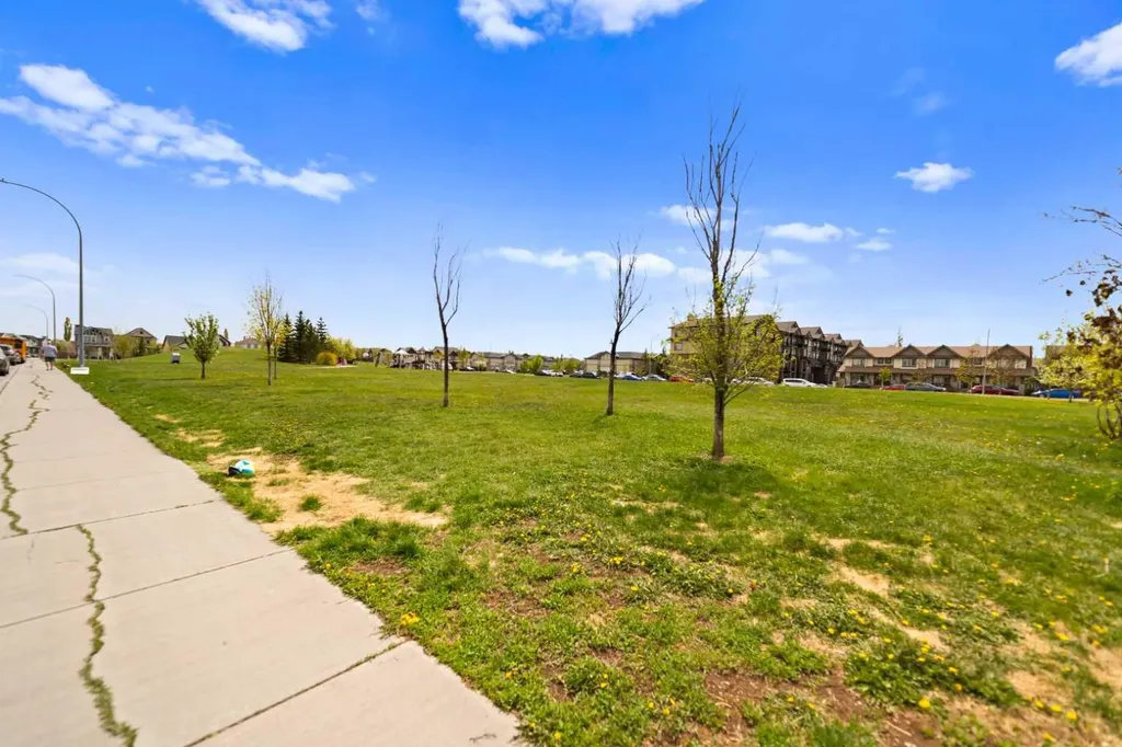 81 Copperpond Landing SE Calgary AB T2Z 1G6