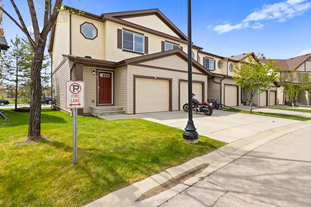 81 Copperpond Landing SE Calgary AB T2Z 1G6