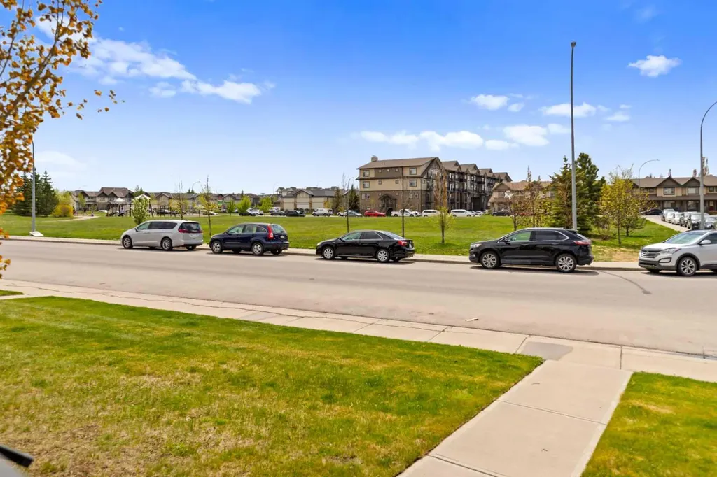 81 Copperpond Landing SE Calgary AB T2Z 1G6