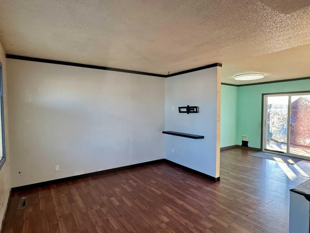 5004 35 Avenue Valleyview AB T0H 3N0