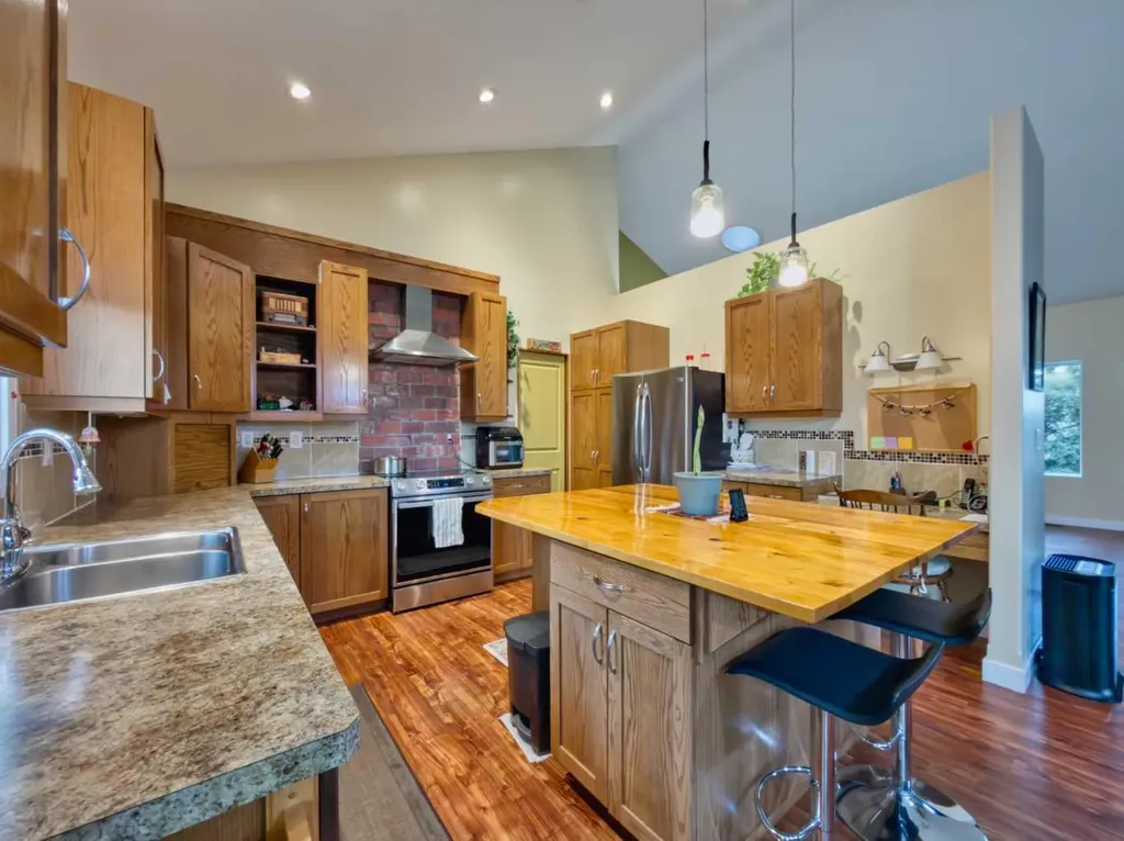 109 Adanac Rise Hillcrest AB T0K 1C0