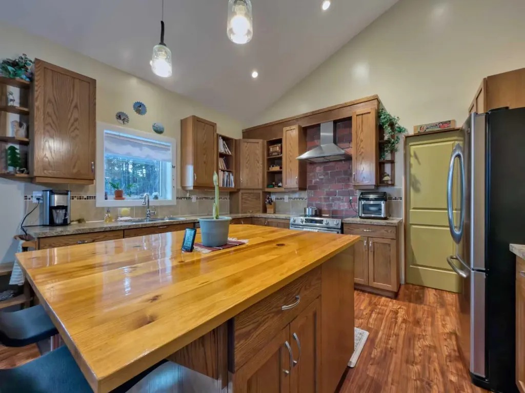 109 Adanac Rise Hillcrest AB T0K 1C0