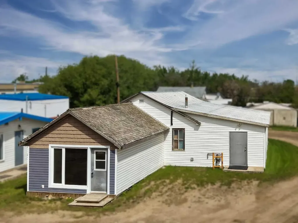 8 Railway Avenue NE Falher AB T0H 1M0