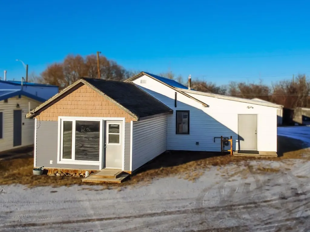 8 Railway Avenue NE Falher AB T0H 1M0