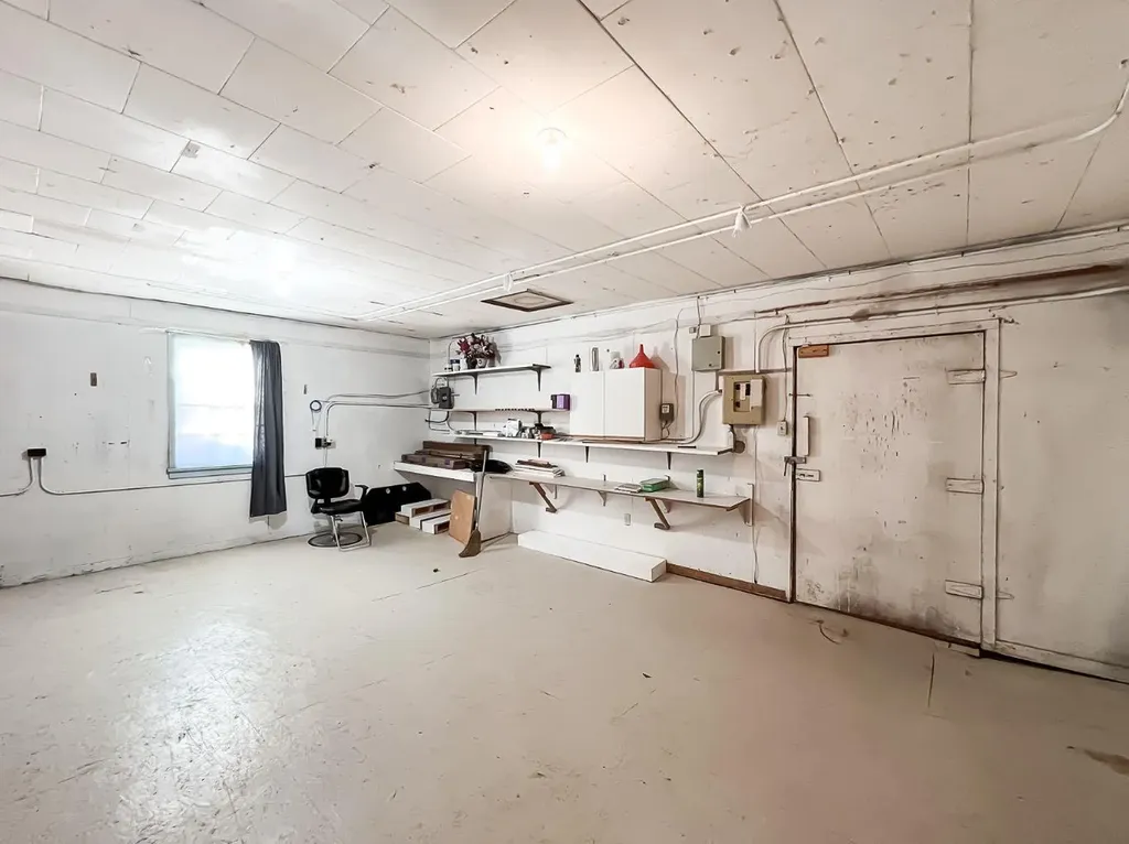8 Railway Avenue NE Falher AB T0H 1M0