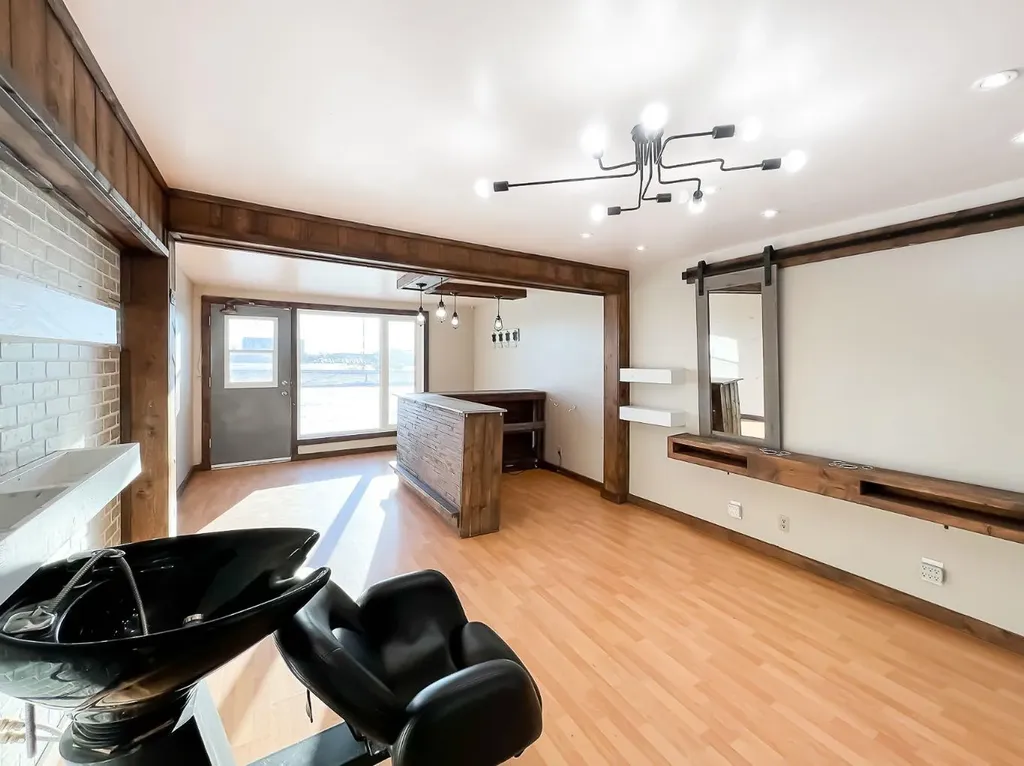 8 Railway Avenue NE Falher AB T0H 1M0