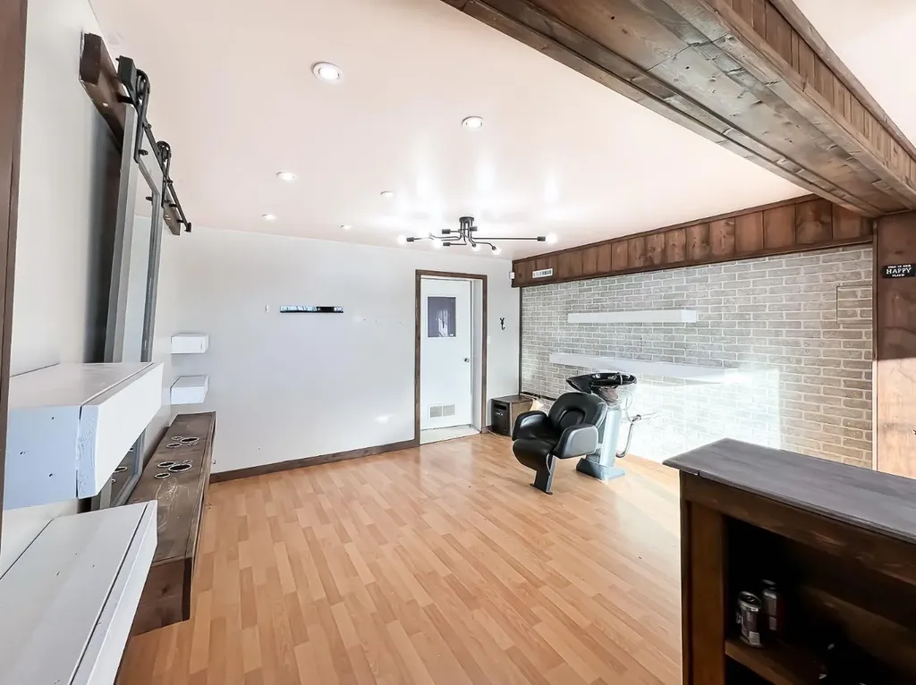 8 Railway Avenue NE Falher AB T0H 1M0