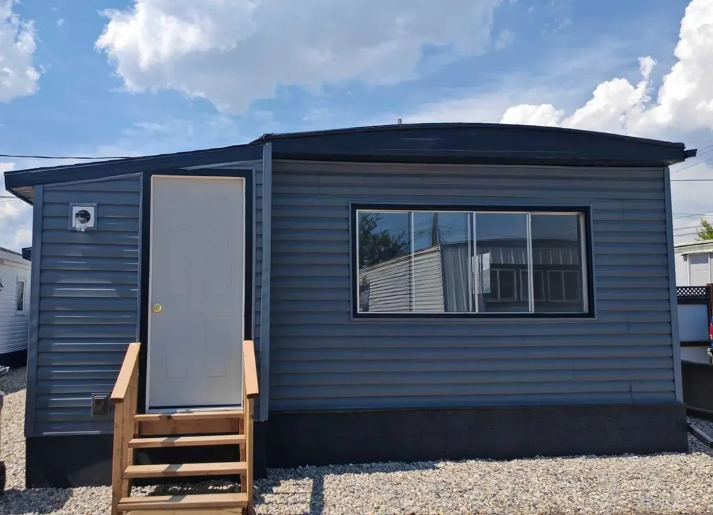 2106 50 Street SE Calgary AB T2B 1M7