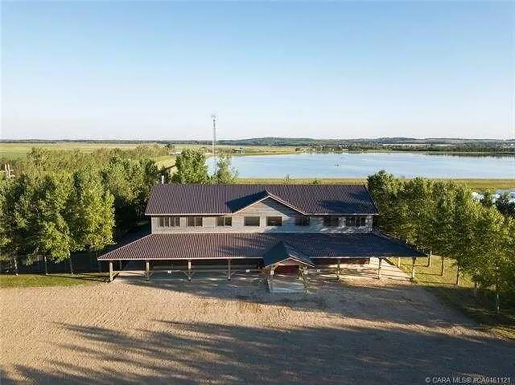 8 30 Street Sylvan Lake AB T4S 2P3