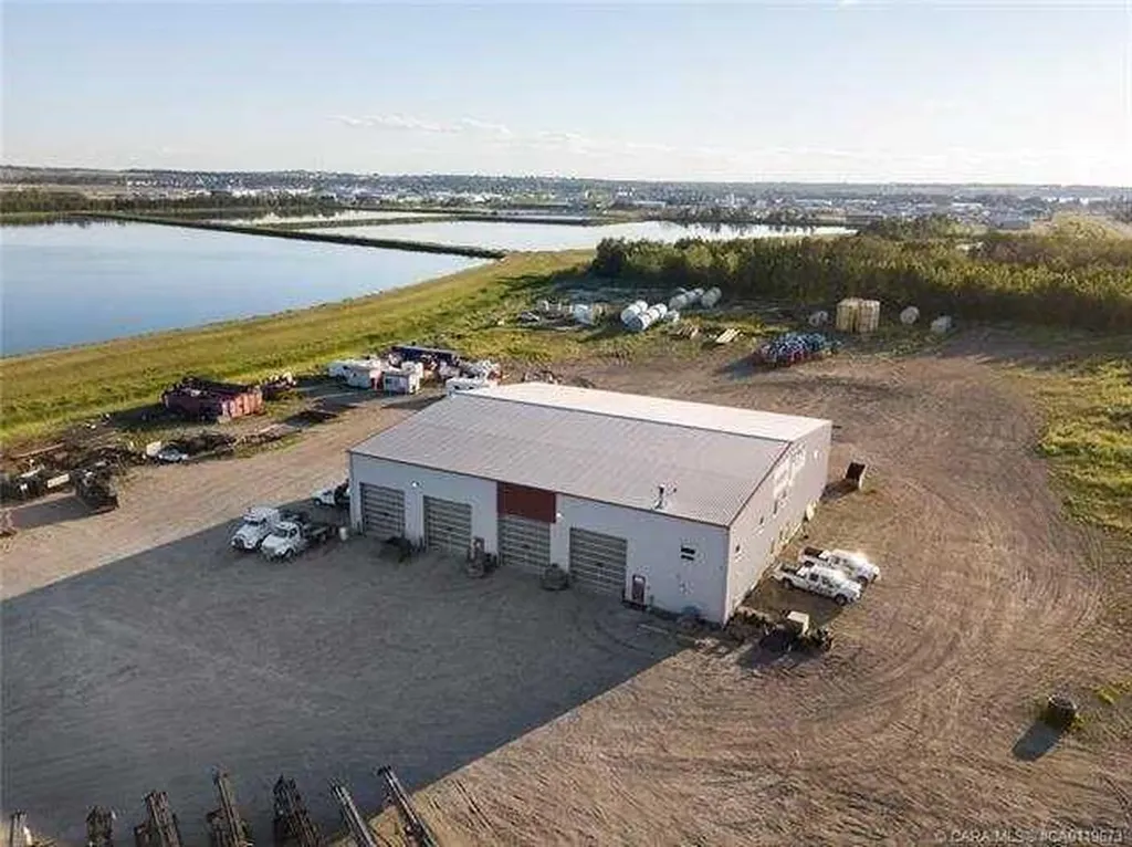 8 30 Street Sylvan Lake AB T4S 2P3