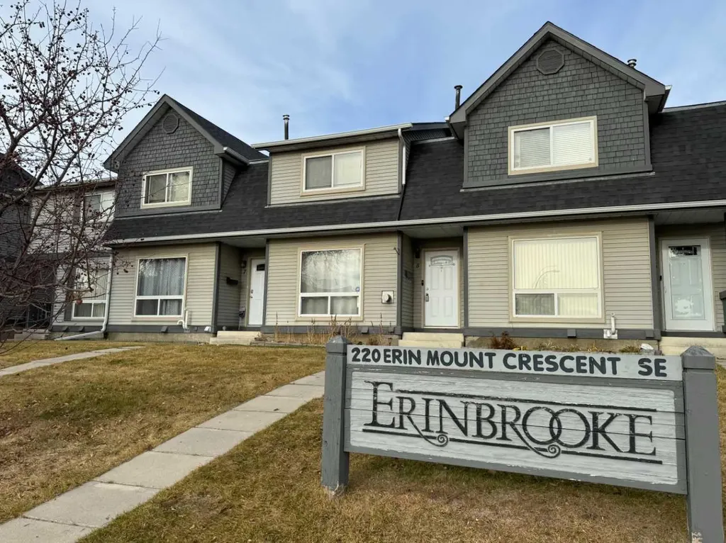 220 Erin Mount Crescent SE Calgary AB T2B 2T2