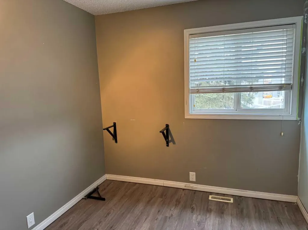 220 Erin Mount Crescent SE Calgary AB T2B 2T2
