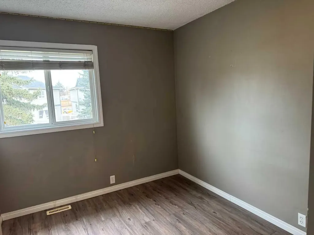 220 Erin Mount Crescent SE Calgary AB T2B 2T2