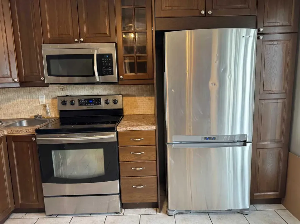 220 Erin Mount Crescent SE Calgary AB T2B 2T2