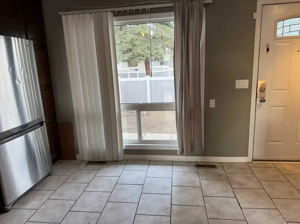 220 Erin Mount Crescent SE Calgary AB T2B 2T2