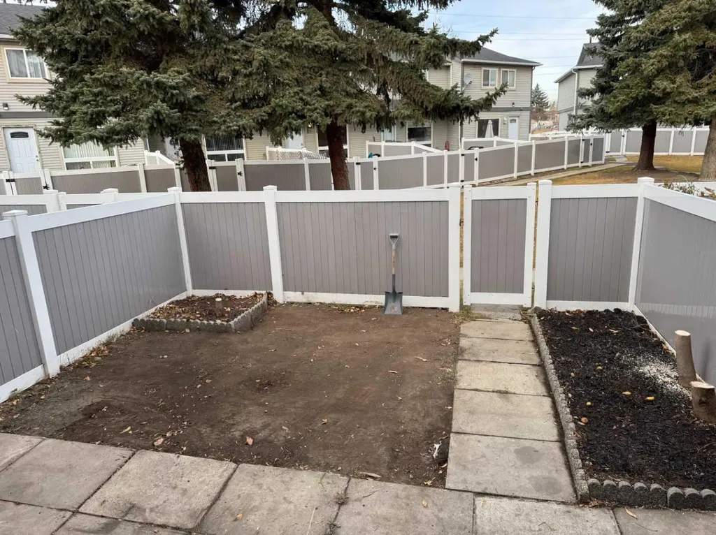 220 Erin Mount Crescent SE Calgary AB T2B 2T2