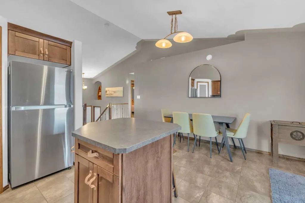 72 Rozier Close Sylvan Lake AB T4S 0B7