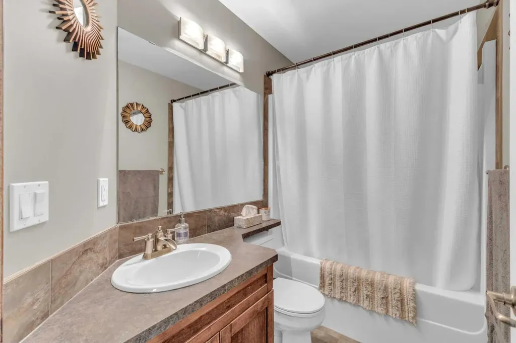 72 Rozier Close Sylvan Lake AB T4S 0B7