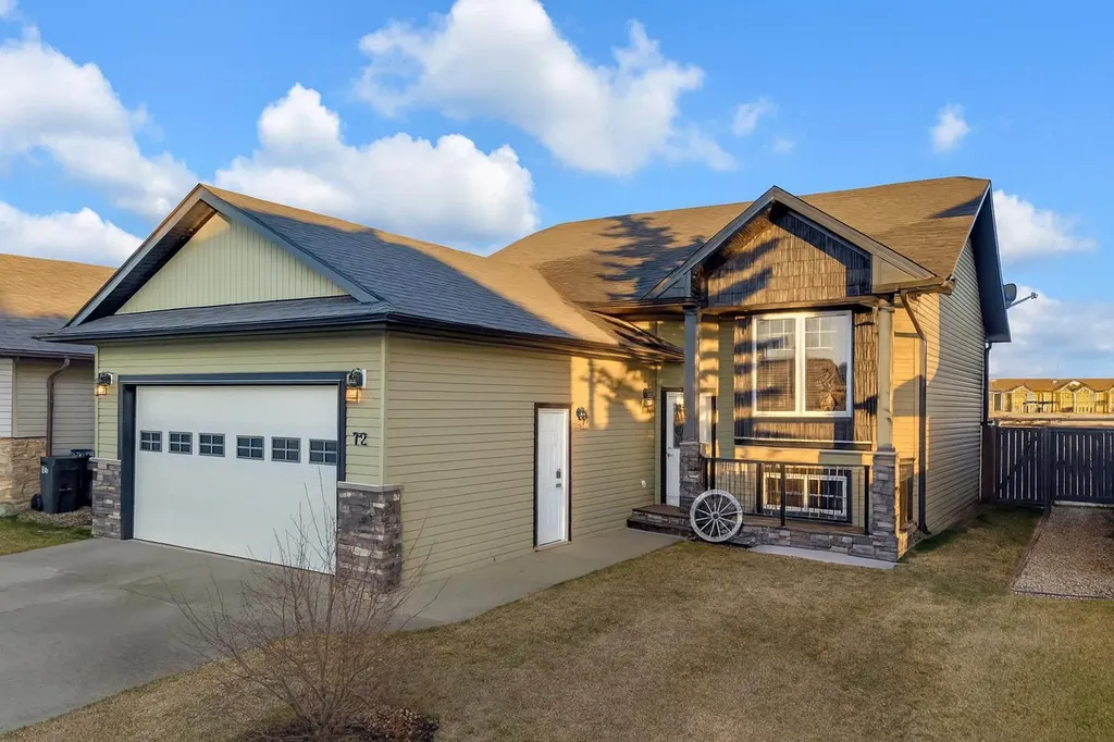 72 Rozier Close Sylvan Lake AB T4S 0B7