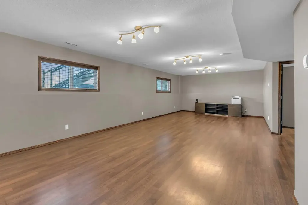 72 Rozier Close Sylvan Lake AB T4S 0B7