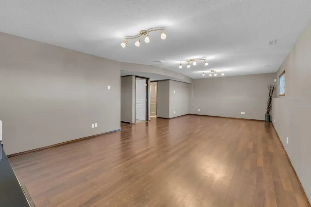 72 Rozier Close Sylvan Lake AB T4S 0B7