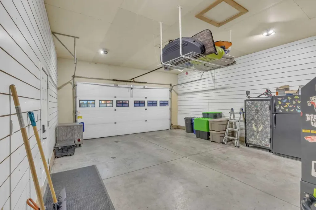 72 Rozier Close Sylvan Lake AB T4S 0B7