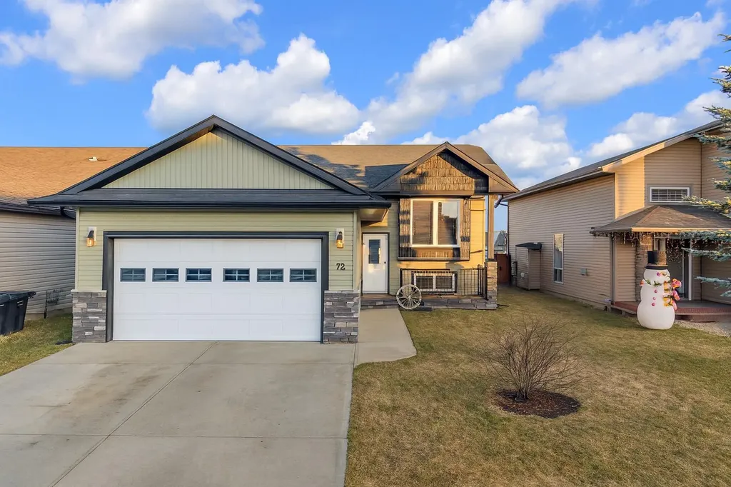 72 Rozier Close Sylvan Lake AB T4S 0B7