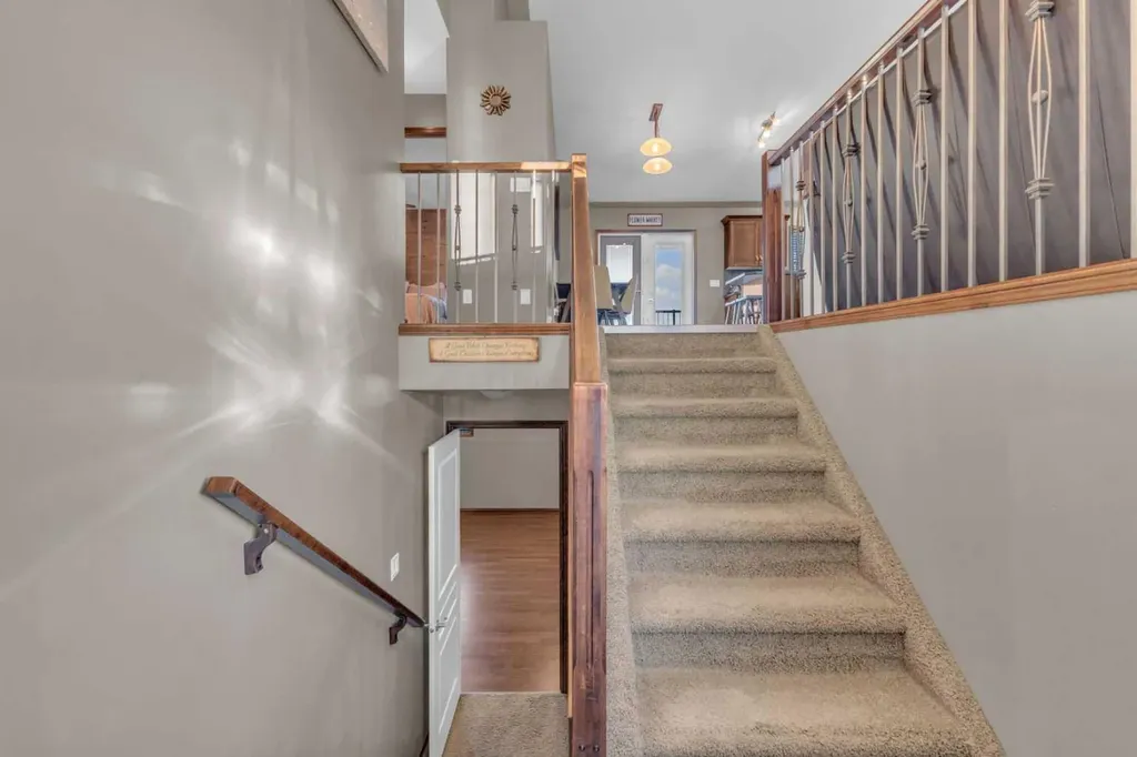 72 Rozier Close Sylvan Lake AB T4S 0B7