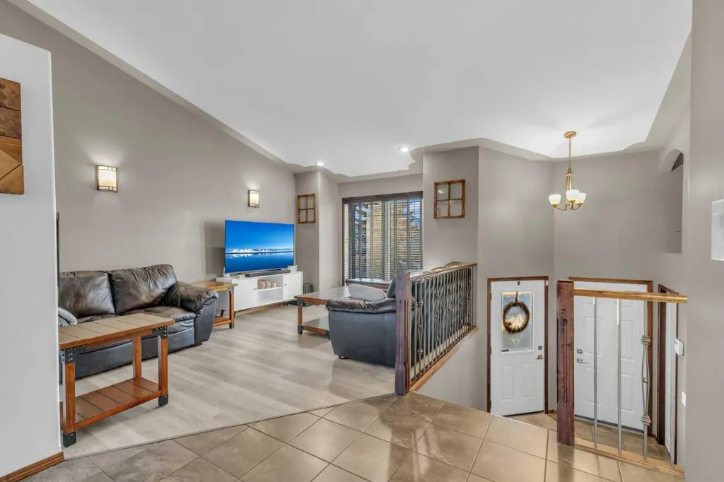 72 Rozier Close Sylvan Lake AB T4S 0B7