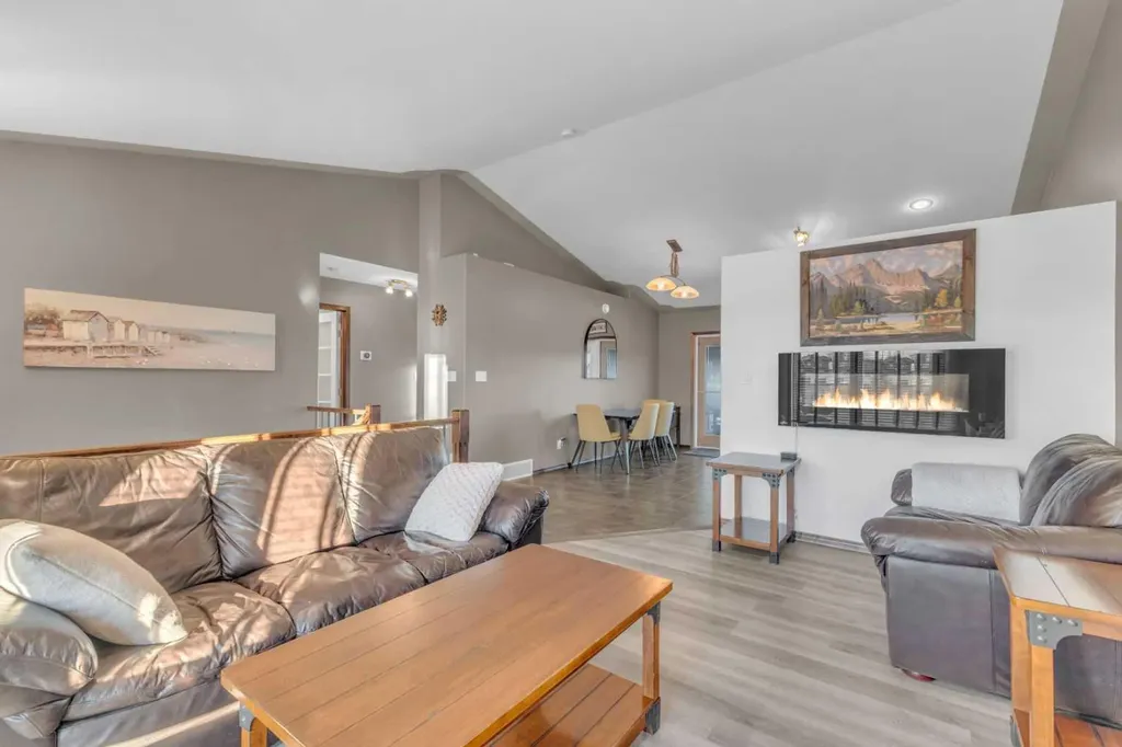 72 Rozier Close Sylvan Lake AB T4S 0B7