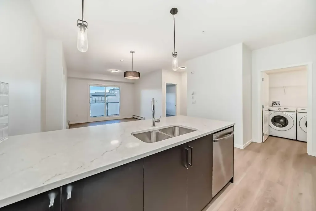 245 Edith Place NW Calgary AB T3R 2M7