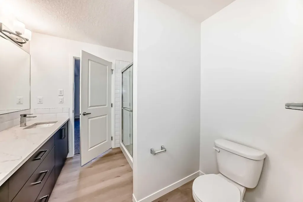 245 Edith Place NW Calgary AB T3R 2M7