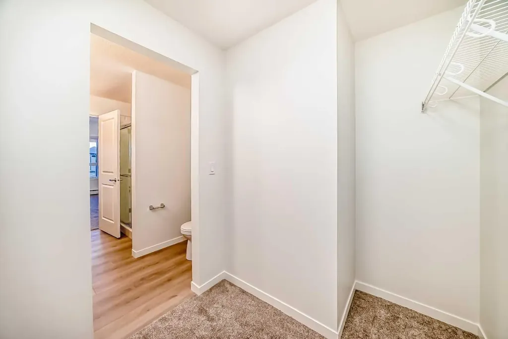 245 Edith Place NW Calgary AB T3R 2M7