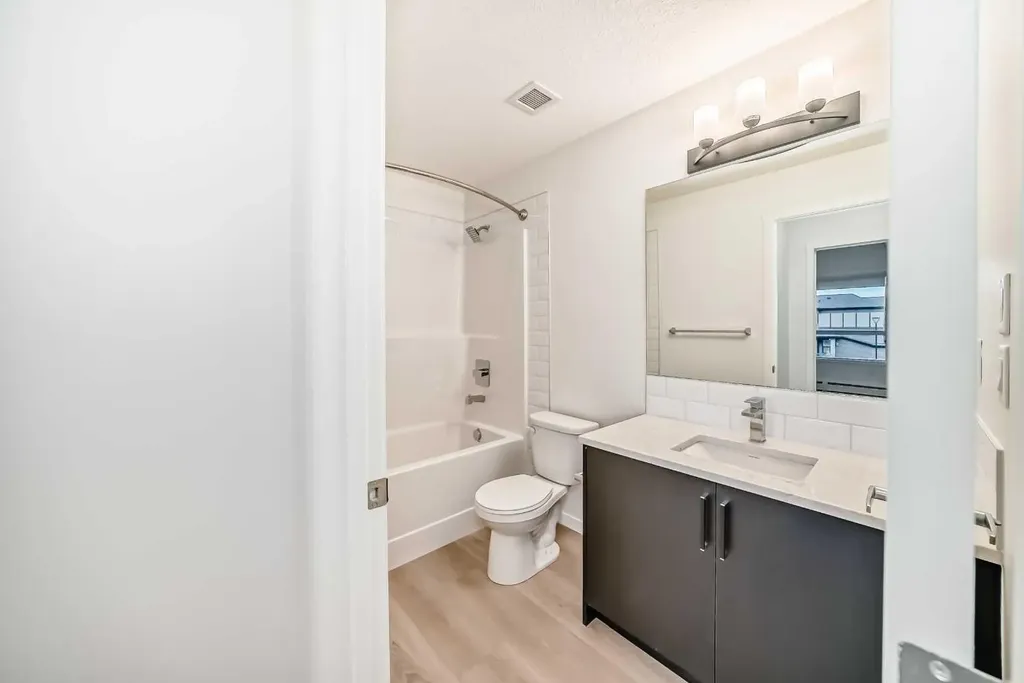 245 Edith Place NW Calgary AB T3R 2M7