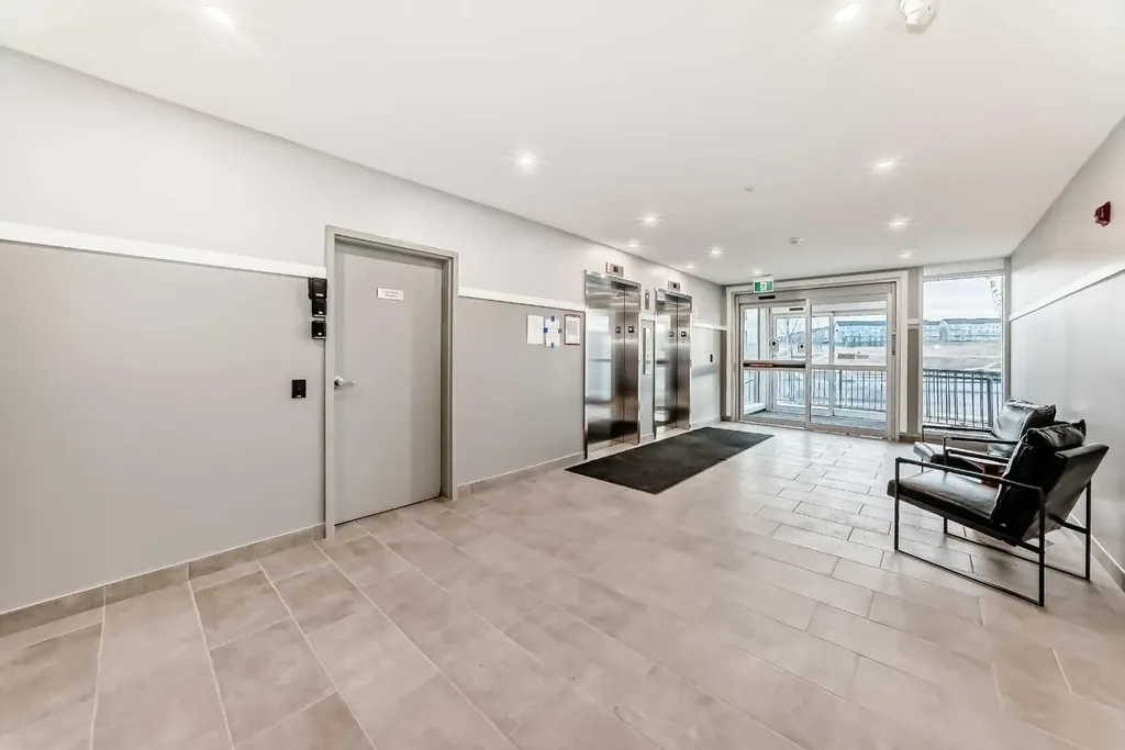 245 Edith Place NW Calgary AB T3R 2M7
