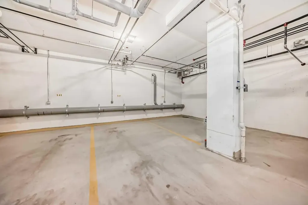 245 Edith Place NW Calgary AB T3R 2M7