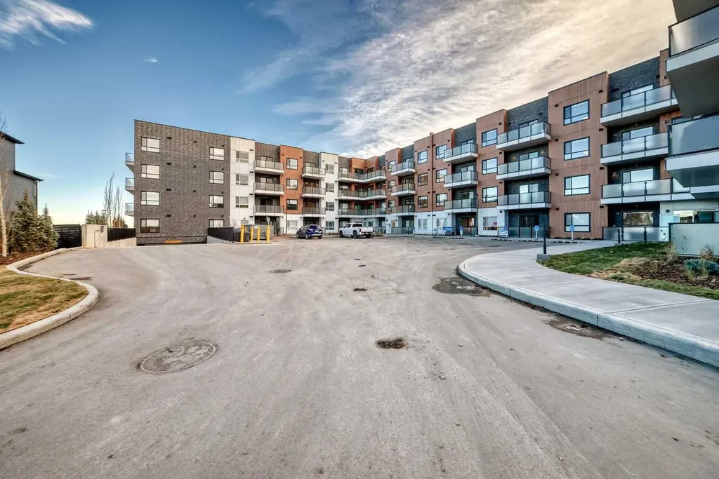 245 Edith Place NW Calgary AB T3R 2M7
