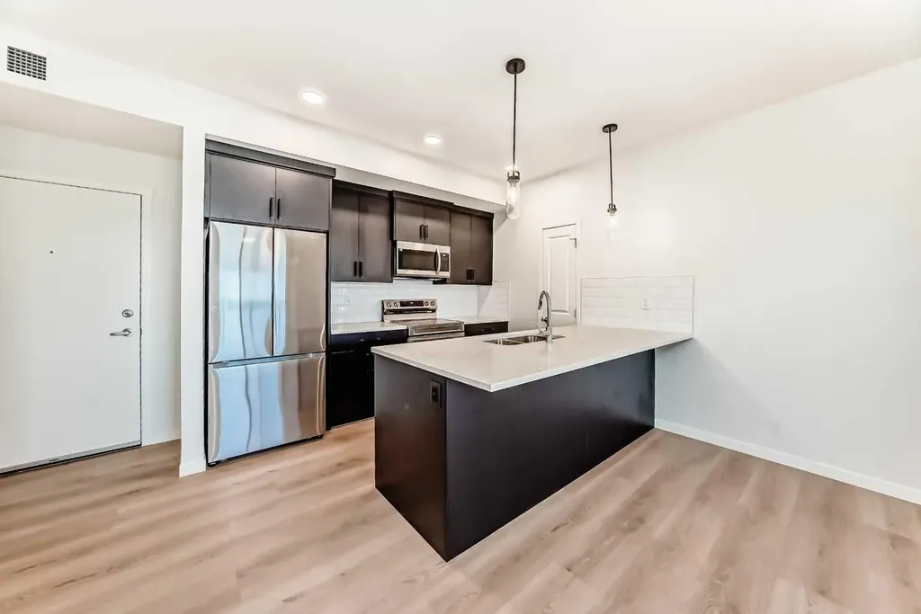 245 Edith Place NW Calgary AB T3R 2M7