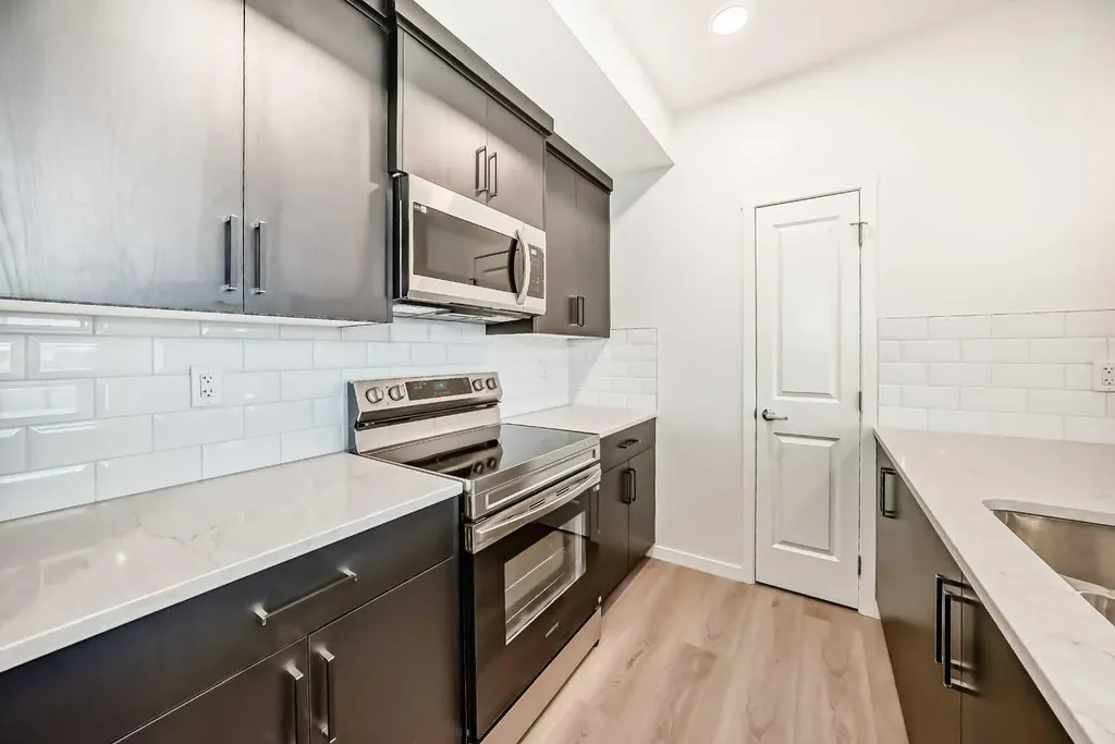 245 Edith Place NW Calgary AB T3R 2M7