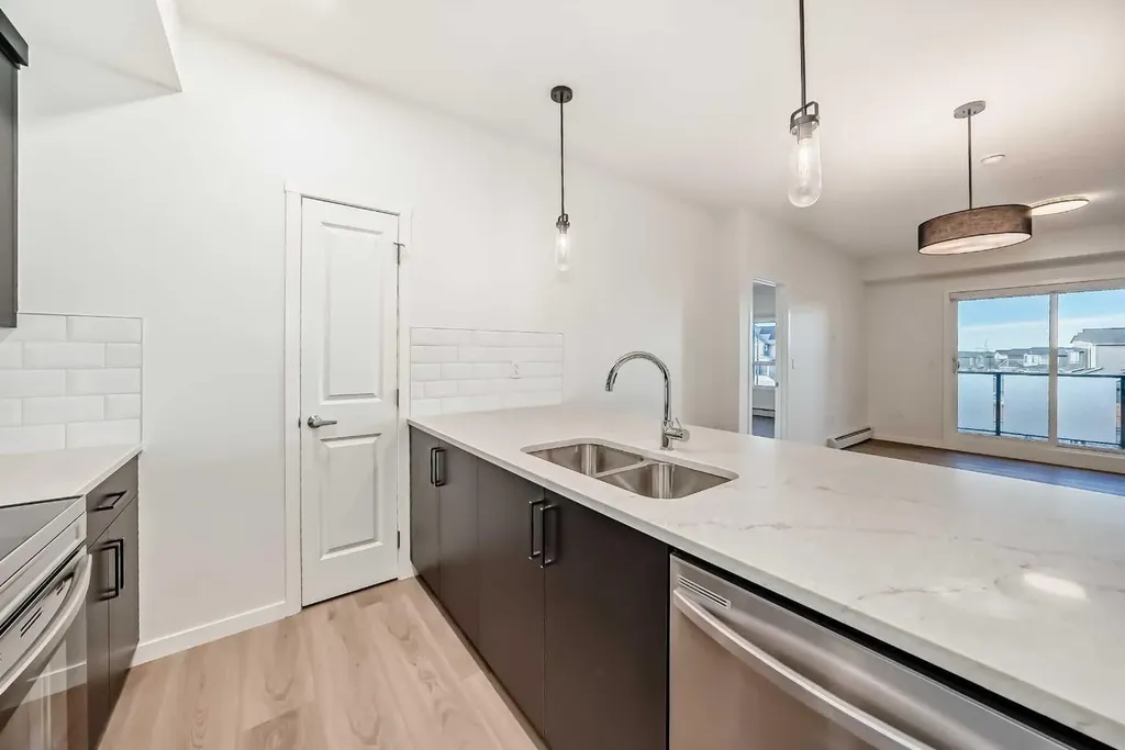 245 Edith Place NW Calgary AB T3R 2M7