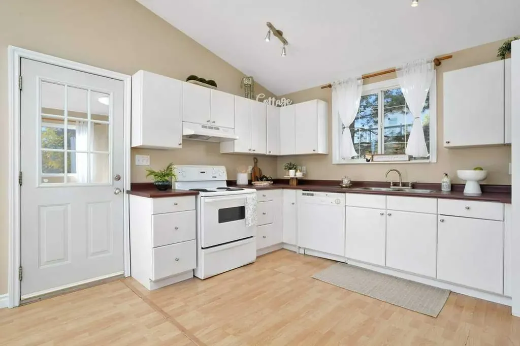 8 Sunnyside Drive Rural Ponoka County AB T0C 2J0