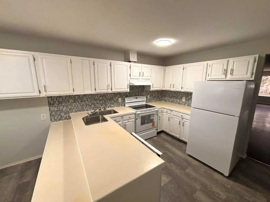 1108 10 Avenue N Lethbridge AB T1H 1K1